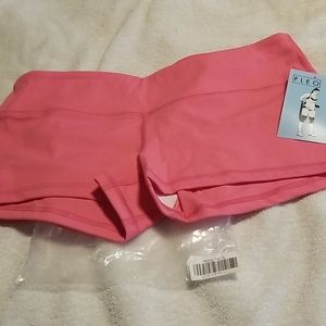 NWT Fleo OG shorts size XL